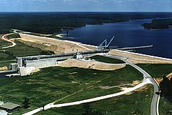 USACE Jamie Whitten Lock kaj Dam.jpg