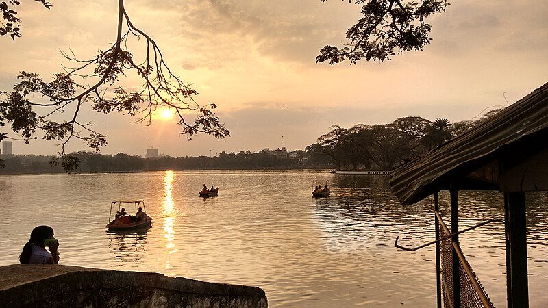 File:Ulsoor Lake, bangalore - panoramio (1).jpg