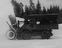 An Unimog 401 snow blower from 1955 Unimog mit Schneefrase um 1955.jpg