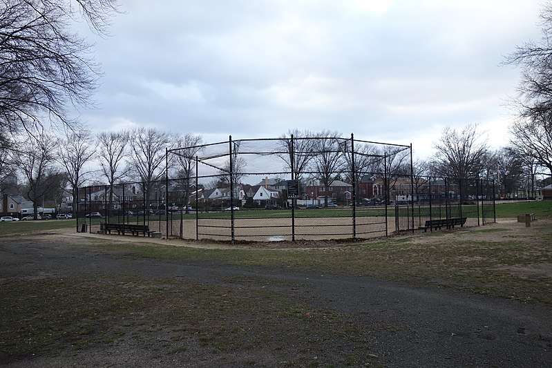 File:Union Tpke 141st St 22 - Vleigh Place Playground.jpg