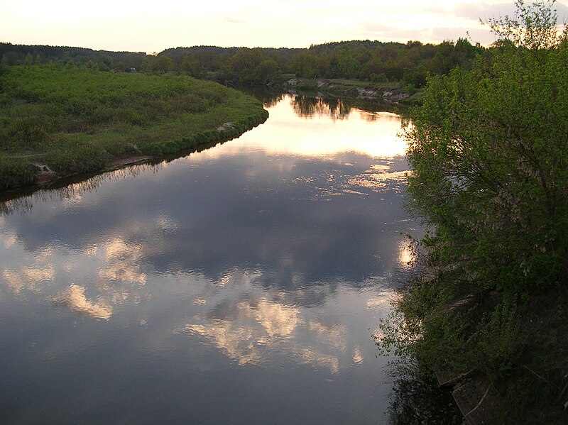 File:Uzh River (Northern Ukraine).jpg