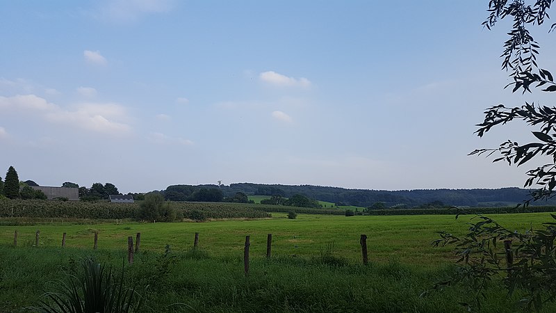 File:Vaals-Zicht op de Vaalserberg.jpg