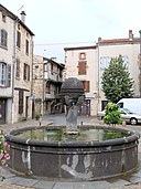 Vic-le-Comte - Fontaine place du Vieux-Marché -579.jpg