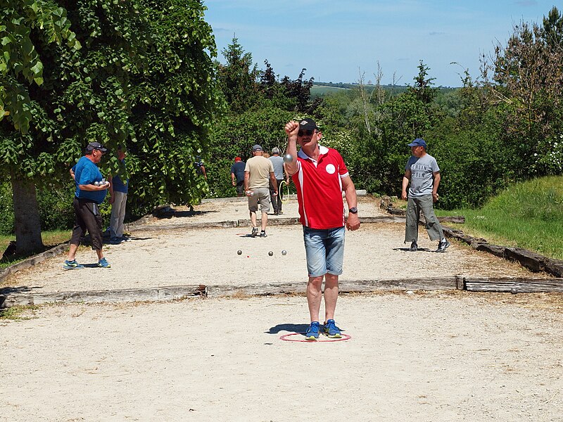 File:Villemanoche-FR-89-Pétanque manochonne-a09.jpg