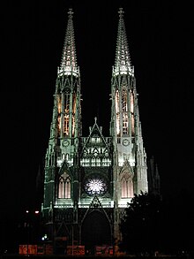 Votivkirche Wien bei Nacht.JPG