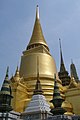 Phra Si Rattana Chedi, stūpa doré à l'intérieur du Wat Phra Kaeo.