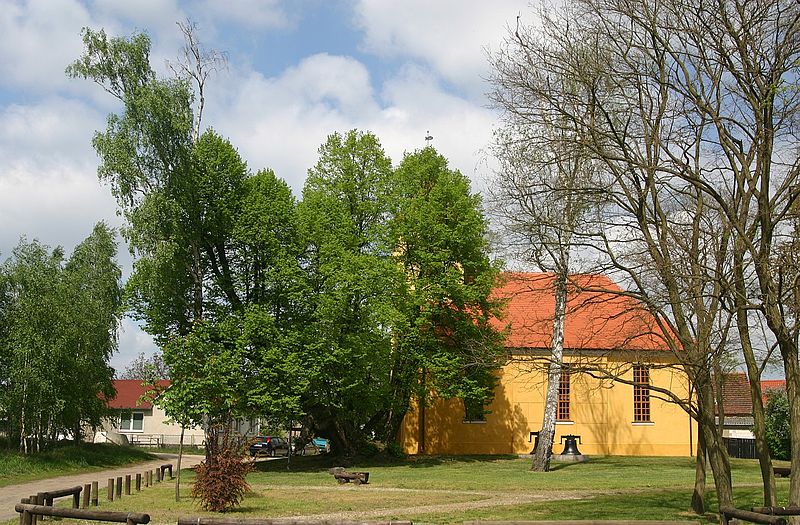 File:Wernsdorf-dorfkirche.jpg