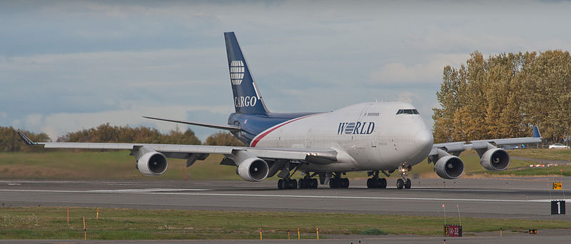 File:World Cargo 747 turning on the active runway at ANC (6863675783).jpg