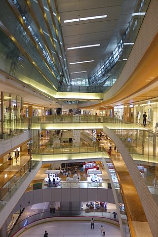 <span class="mw-page-title-main">Yitian Holiday Plaza</span> Shopping mall in Shenzhen, China