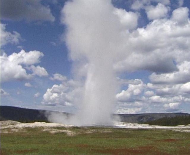 File:Ynp-old-faithful.jpg