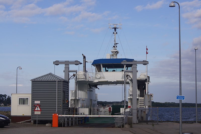 File:Årø Ferry 1.jpg