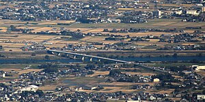 養老山地から望む長良川に架かる岐阜県道30号羽島養老線の大薮大橋（2014年11月4日）