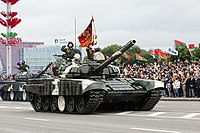 Tanques de guerra T-72, de fabricação soviética, a serviço do exército bielorrusso.