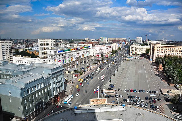 כיכר רבוליוציי - הכיכר הראשית בעיר