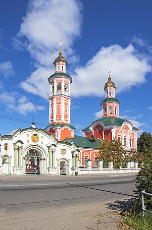 Киров 6 букв. Троицкая Церковь Макарье. Церковь в Макарье Киров. Троицкая Церковь Киров. Троицкие храмы в Кирове.