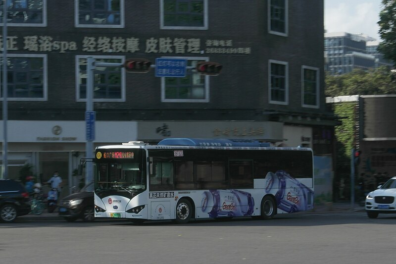 File:深圳公交M241路•CK6100LGEV2.jpg