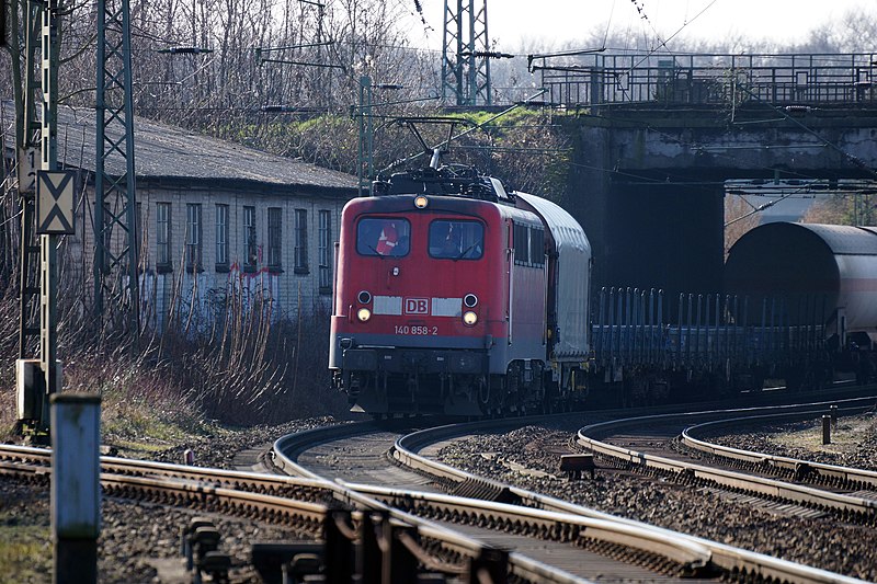 File:140 858-2 Köln-Kalk Nord 2016-02-27-01.JPG