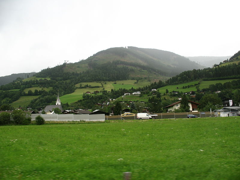 File:1549 - Pinzgaubahn - Between Mittersill and Krimml.JPG