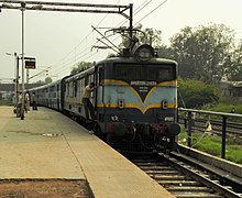 19011 (BCT-ADI) Gujarat Express.jpg