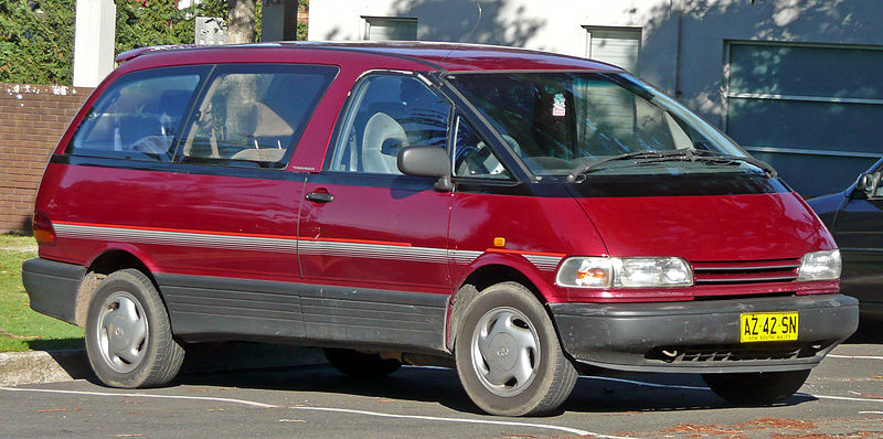 File:1990-1993 Toyota Tarago (TCR11R) GLX van 01.jpg