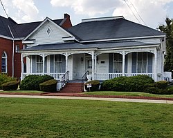 اولین کلیسای باپتیست آفریقایی Parsonage1 Columbus GA USA.jpg