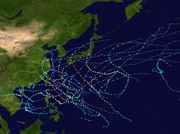 Birkaç noktalı çizgiyle temsil edilen birden çok fırtınanın yollarını gösteren harita. Each dot denotes the storm's position at six–hour intervals, while its color denotes the storm's intensity according to the Saffir-Simpson scale at that position.