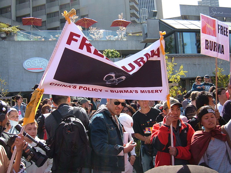 File:2008 Olympic Torch Relay in SF - Justin Herman Plaza 74.JPG