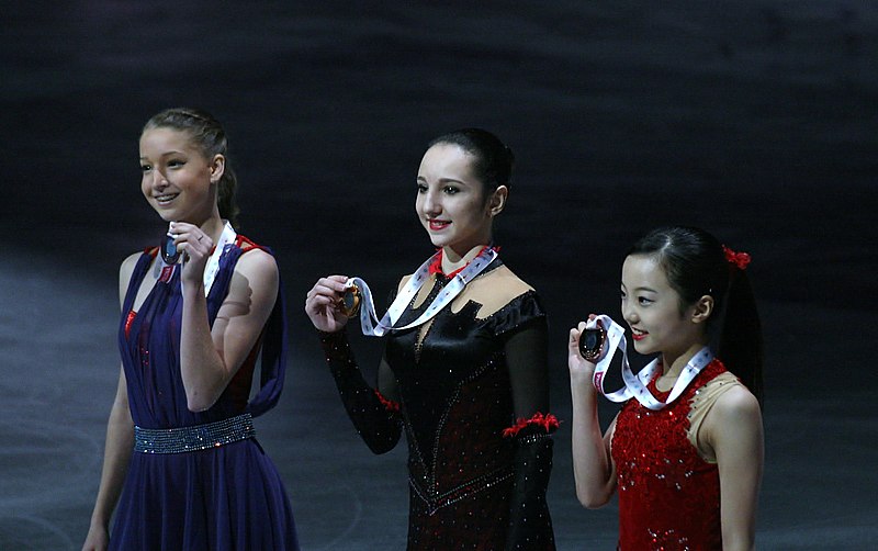 File:2015 Grand Prix of Figure Skating Final Junior ladies singles medal ceremonies IMG 9279.JPG