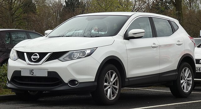 2015 Nissan Qashqai Acenta (UK; pre-facelift)