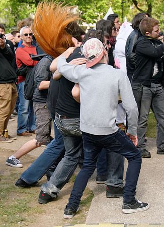 Public, "admirant" le groupe "Snaabbacash" à la scène de la Savoureuse.