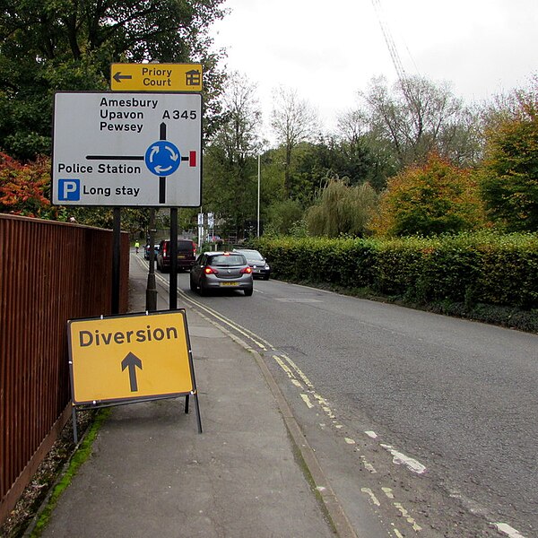 File:A345 directions sign, Marlborough - geograph.org.uk - 5576661.jpg