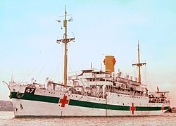 De Centaur na te zijn omgevormd tot een hospitaalschip (1943)
