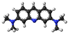 Molecuulmodel van N,N,N',N'-tetramethylacridine-3,6-diamine