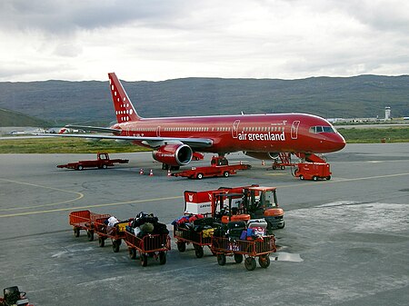 Tập_tin:Air_Greenland_B757-236_(OY-GRL)_parked_at_Kangerlussuaq_Airport.jpg