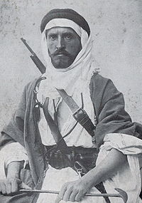 Alois Musil in abiti di esponente della tribù araba giordana dei Banū Ṣakhr (1901).