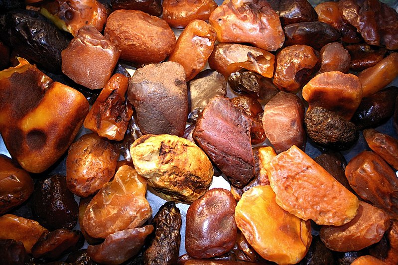 File:Amber Bernstein many stones.jpg