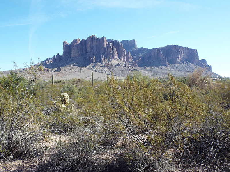 File:Apache Junction-Superstition Mountian.JPG