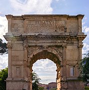 Der Titusbogen (Ostseite) am Eingang zum Forum Romanum