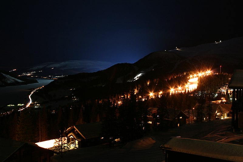 File:Are from Bjornen in the night - panoramio.jpg