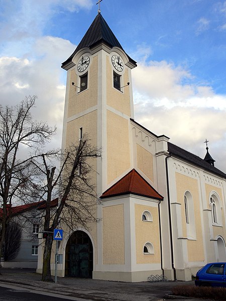 File:Arnreit Kirche außen.jpg