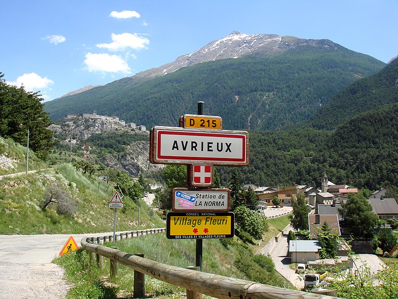 File:Avrieux town name plate.jpg