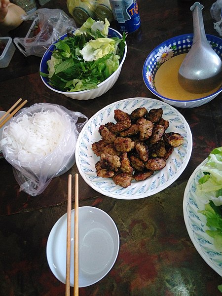 File:Bún chả ObaNa Q.Bình Thạnh.jpg