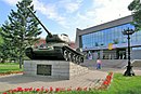 Танк Т-34 перед кинотеатром «Мир»