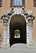 Barokkportal i et privat palass i Brescia, Italia