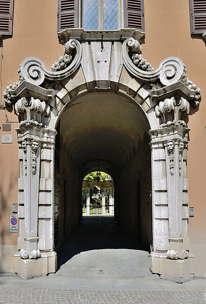 File:Baroque portal in Brescia.jpg