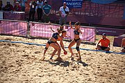 Deutsch: Beachhandball bei den Olympischen Jugendspielen 2018; Tag 3, 10. Oktober 2018; Mädchen, Vorrunde, Gruppe B - Niederlande-Argentinien 2:0 English: Beach handball at the 2018 Summer Youth Olympics at 10 October 2018 – Girls Preliminary Round Group B‎ – Netherlands-Argentina 2:0