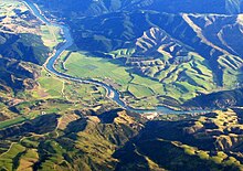 Aerial photo of Beaumont area in Otago, looking southwest. State Highway 8 runs from left to right across the photo (only visible in the right half), and crosses the Clutha River just below centre. Beaumont, New Zealand aerial photo 2006.jpg
