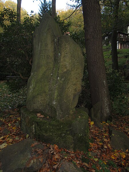 File:Bismarckeiche Wachwitz (9).jpg