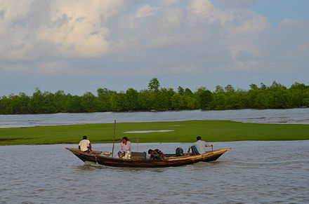 梅克纳河 – boat in meghna river