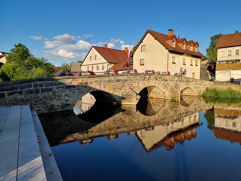 File:Bogenbrücke (1).jpg